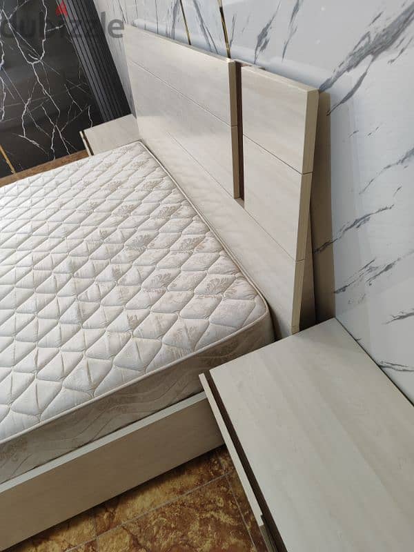 Danub Bed, King Size with Mattress and Side Drawers 2