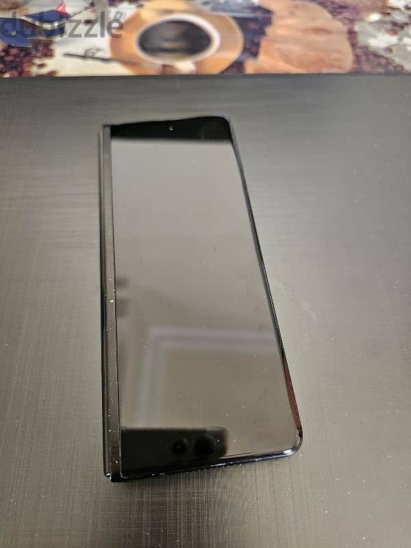 fold 3 in very good condition.  black colour. 256 GB 7