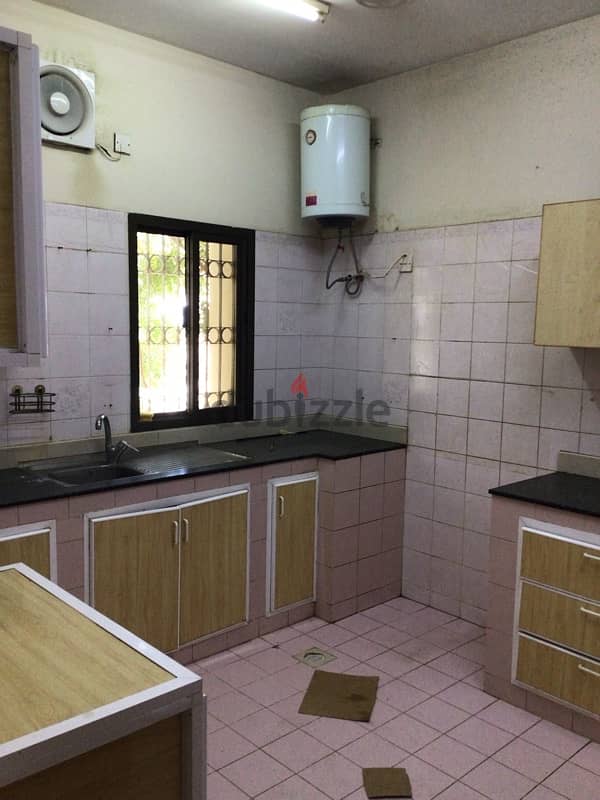 spacious 3 bhk flat for rent in Wattayah near Honda showroom 7