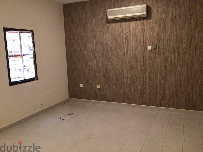 spacious 3 bhk flat for rent in Wattayah near Honda showroom 9