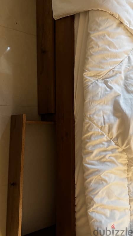 king Size bed with 2 side drawers and dresser with mirror 2