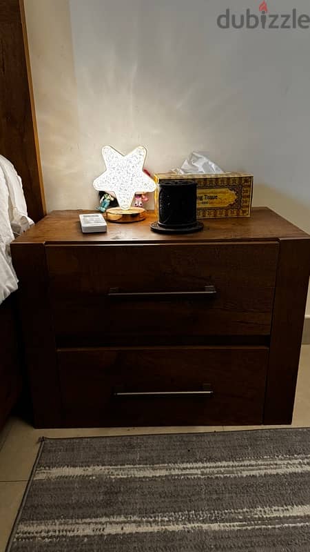 king Size bed with 2 side drawers and dresser with mirror 3