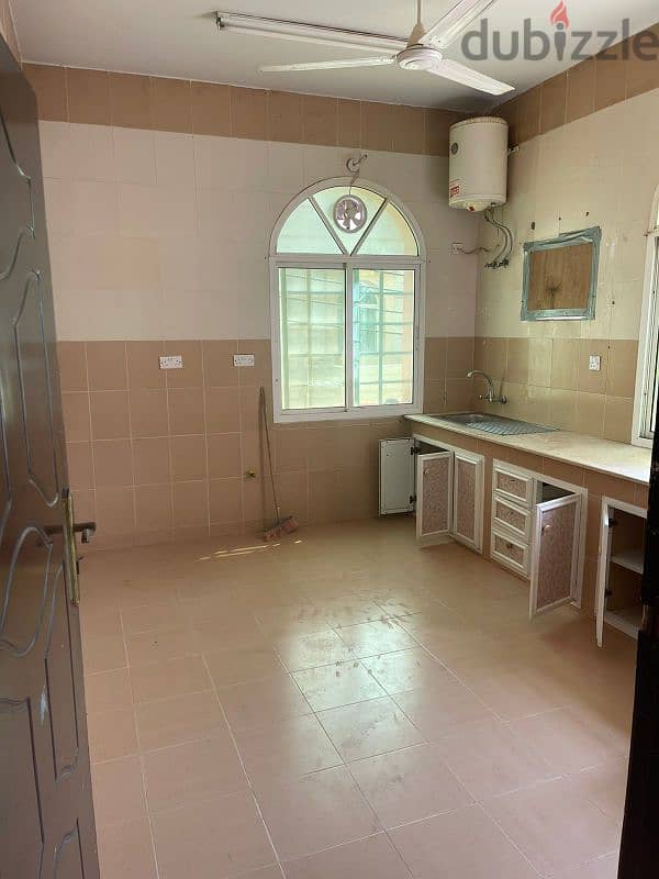 Spacious 3-Bedroom Apartment in Sohar - Unfurnished 4