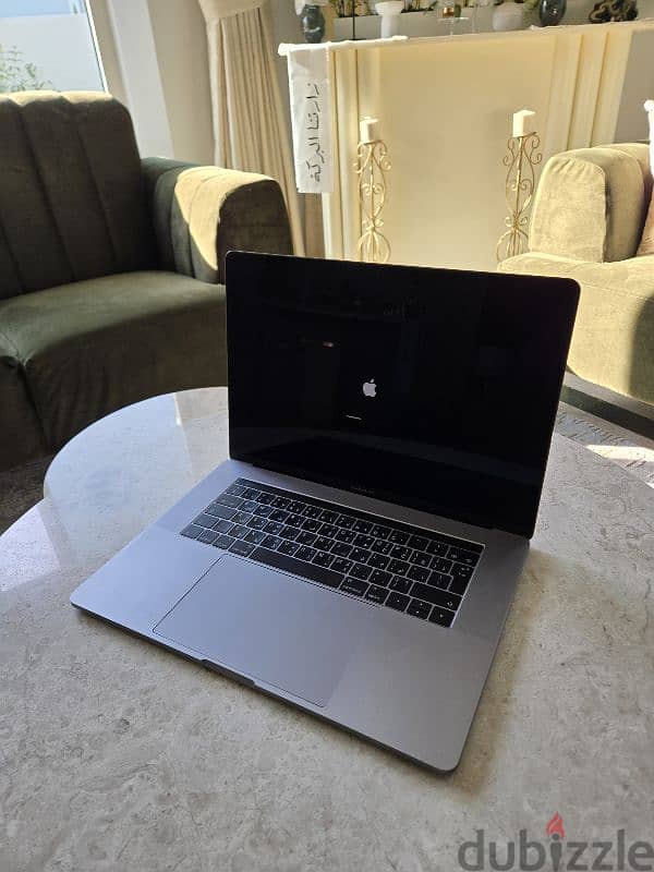 Apple MacBook Pro 15" 2018 (Mid-2017) with Touch bar 3