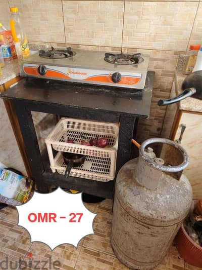 Sale of Gas stove, cylinder and table