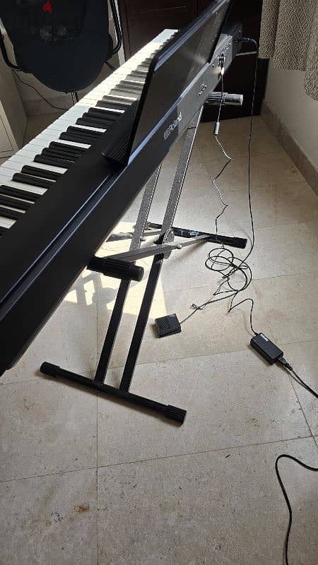 Roland FP30X Piano with Stand - بيانو 2