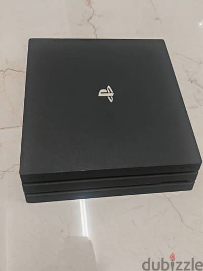 بلايستيشن 4 برو نظيفه جدا PlayStation 4 Pro, very clean