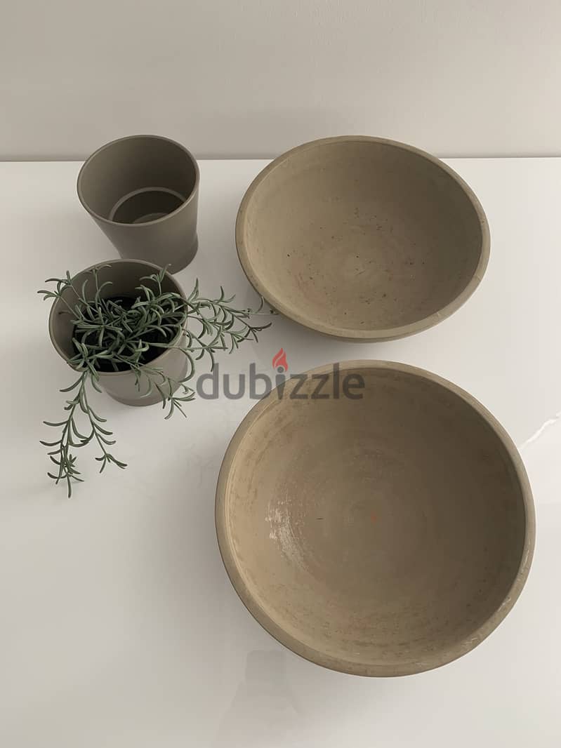 Decorative bowls and vases 1