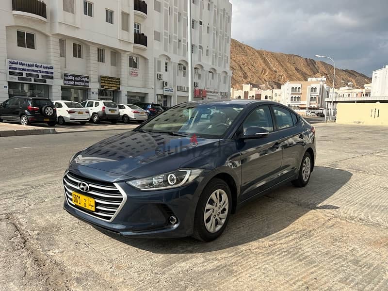 Hyundai Elantra 2017. Low km. Company Service . OTE 0