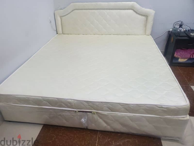 DOUBLE BED KING SIZE 2