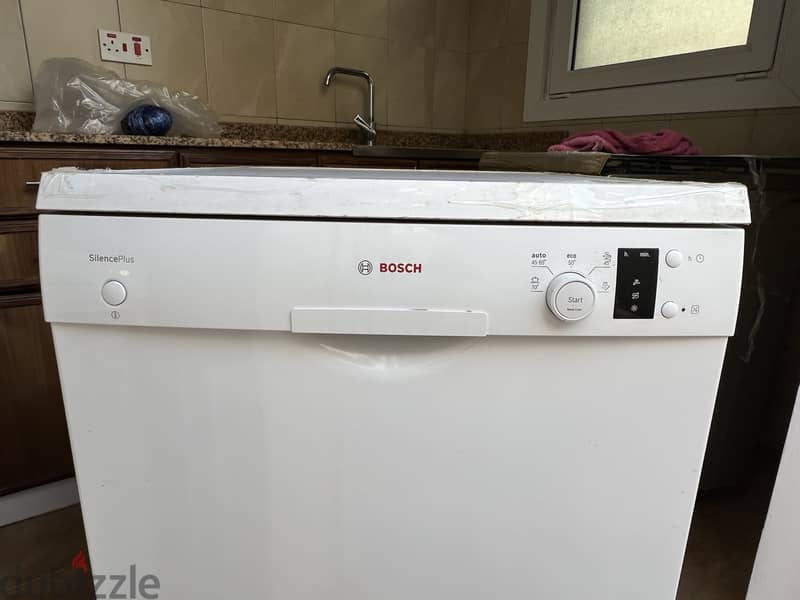 Bosch SI6P1B Dishwasher (White) - Excellent Condition, Sparingly Used 1