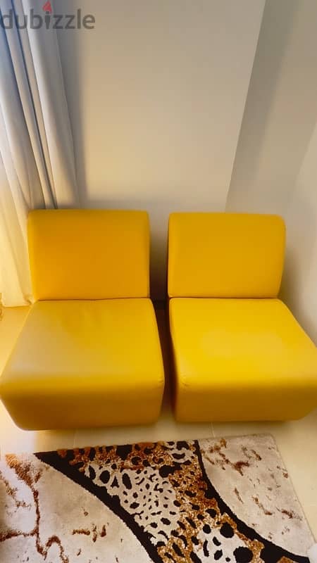 2 Yellow Chairs 0