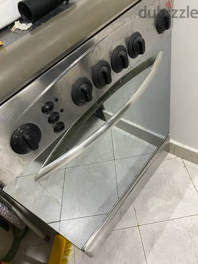 oven 4 burners طباخ ٤ عيون