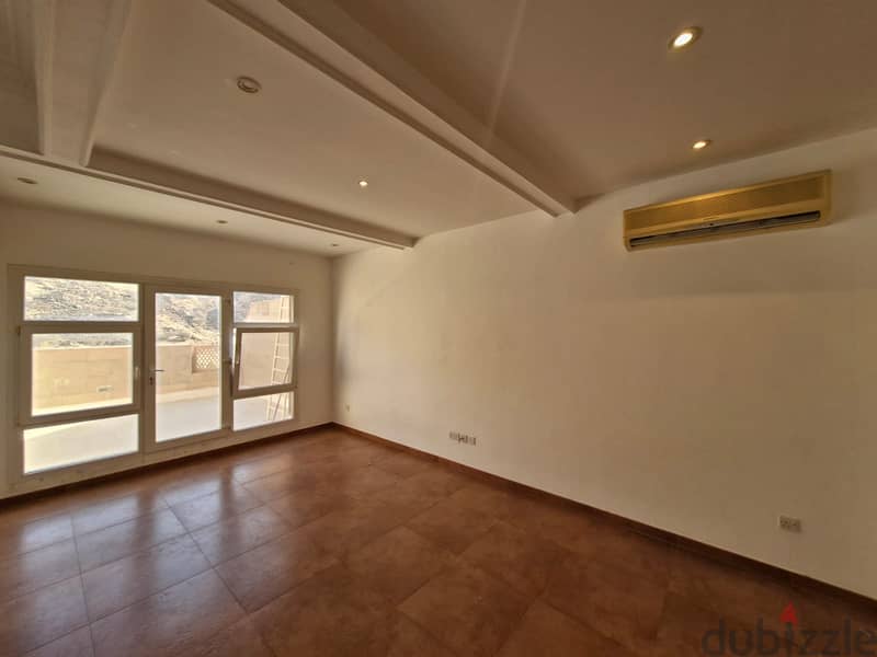 4 BR Spacious Villa in a Private Compound - Qurum 29 4