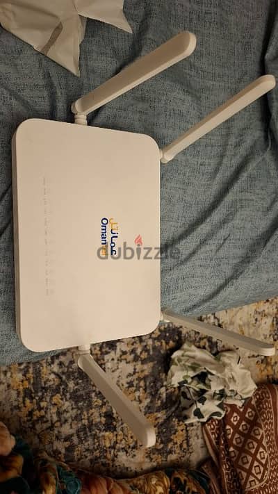 huawei router used for hardly 3 months excellent condition