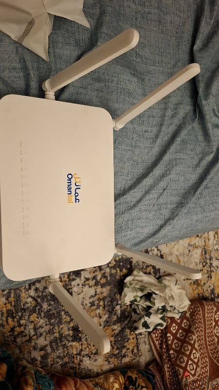 huawei router used for hardly 3 months excellent condition 1