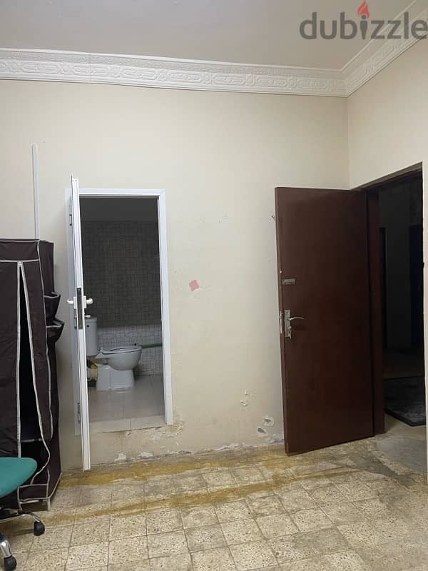 Room for rent near qurum natural park 0