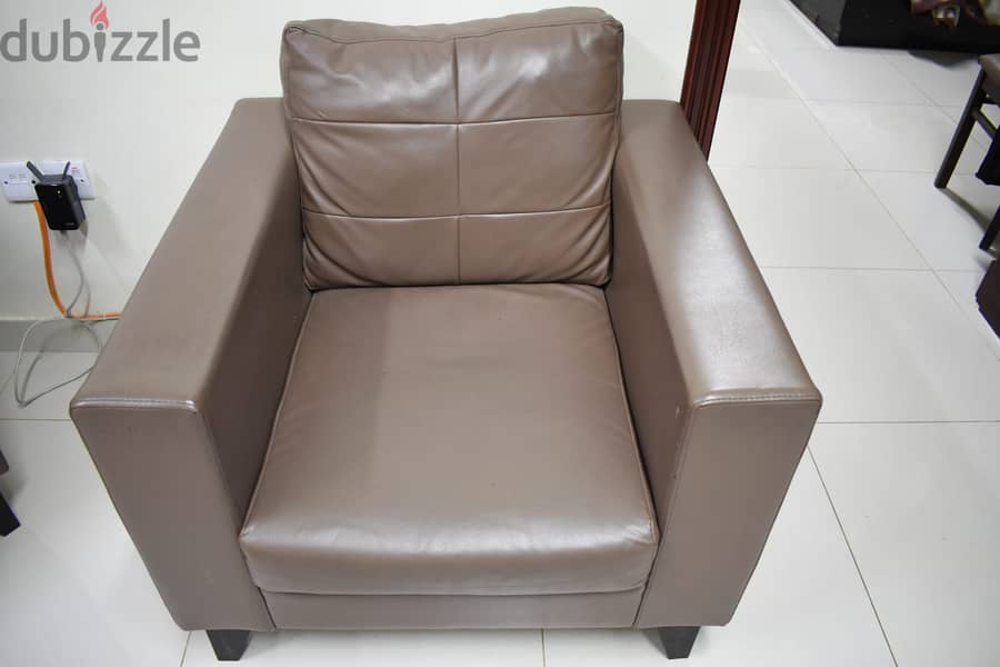 Used Sofa(3+1+1), Used Centre Table & Plastic Round Table for Sale You 4