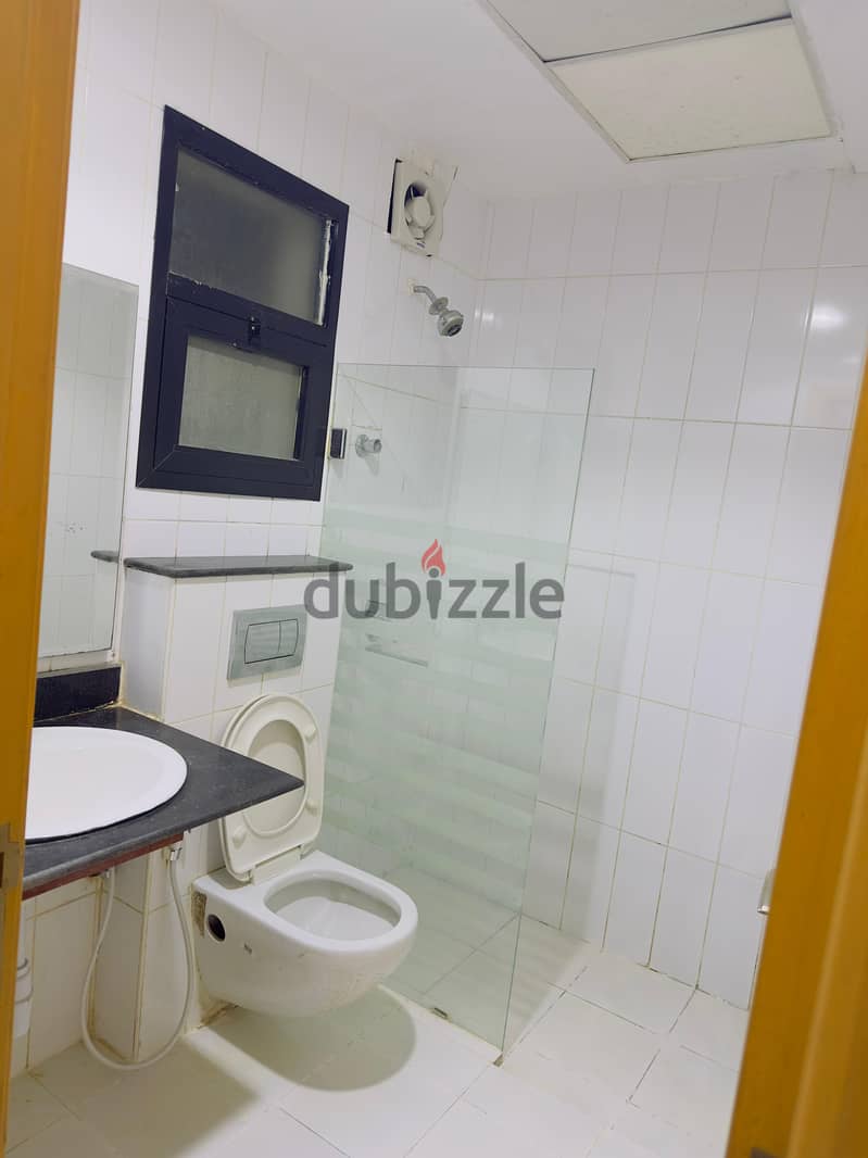 Flat Rent Azaiba Sou (near Nalabhagam restauran Ro. 180 plus electric) 4