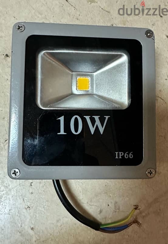 LED FLOOD LAMP 4