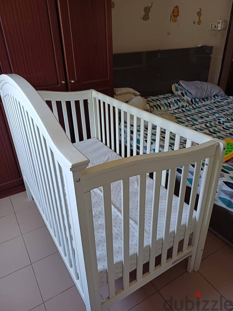 Junior Baby cot with matters 5