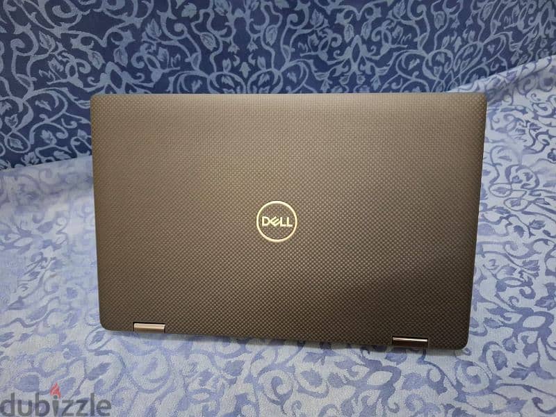 Dell laptop available in fine condition. 4