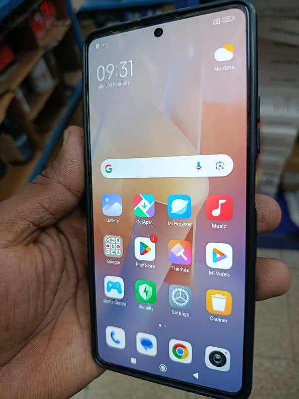 NEW REDMI NOTE 13 5G. 8 gb/256gb only 30 days used. one year guarantee. 7