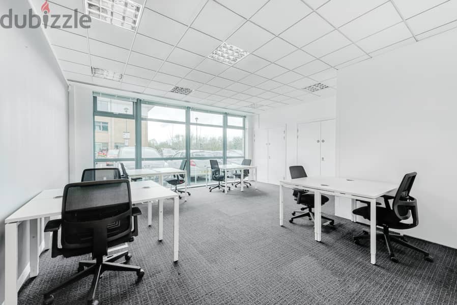 Open plan office space for 10 persons in Muscat, Qurum City Centre 5