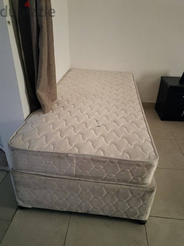 singel bad with mattress+ head board 1