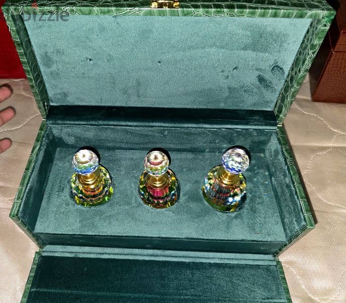 Luxury Oud Gift Box With Beautiful Bottles 8