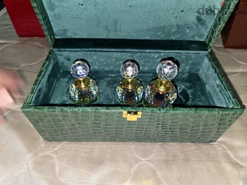 Luxury Oud Gift Box With Beautiful Bottles 13