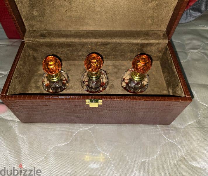 Luxury Oud Gift Box With Beautiful Bottles 18