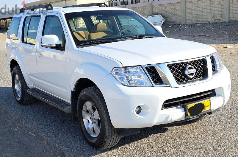 Nissan bathfindr 2015 model very good condition and Oman car 0