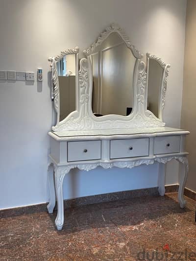 dressing table