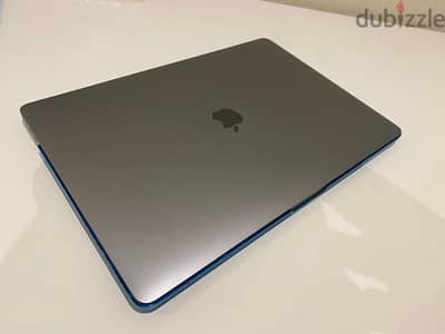 آبل MacBook Pro بحالة ممتازة