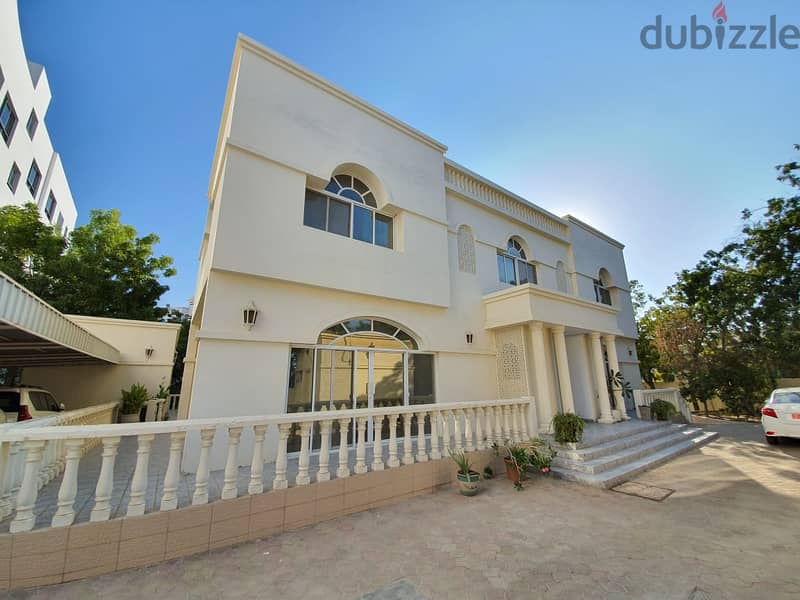 Beautiful villa Qurum swimming pool garden walking distance to beach 6