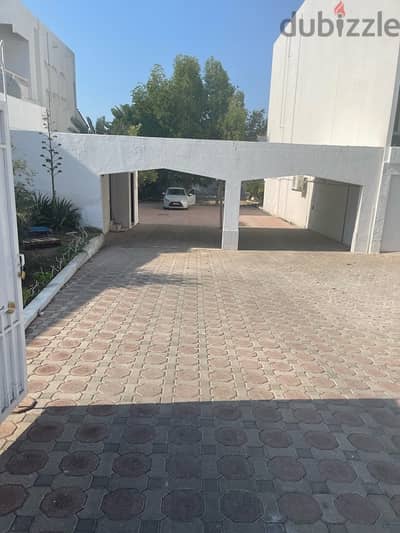 Very very spacious Villa in Qurum