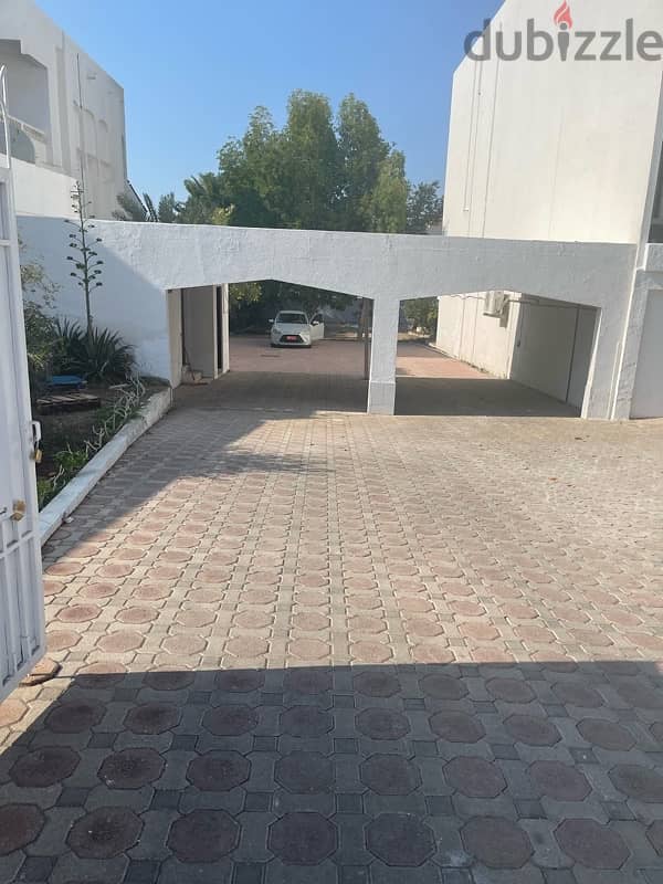 Very very spacious Villa in Qurum 0