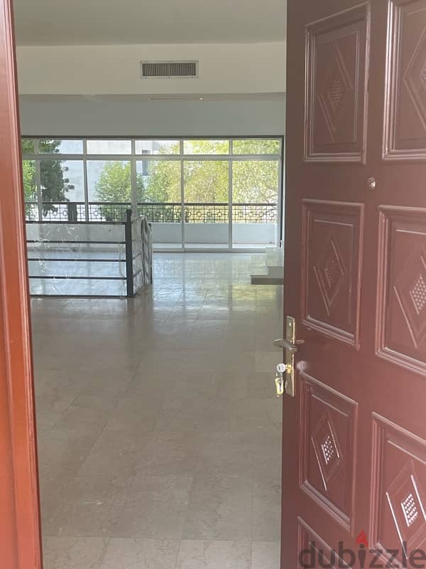 Very very spacious Villa in Qurum 7