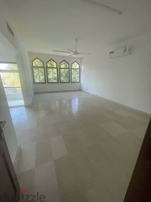 Very very spacious Villa in Qurum 13