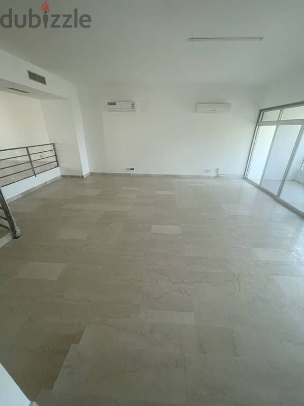 Very very spacious Villa in Qurum 15