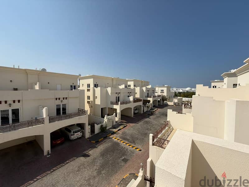 For Rent 4 Bhk Villa In Al Qurum 0