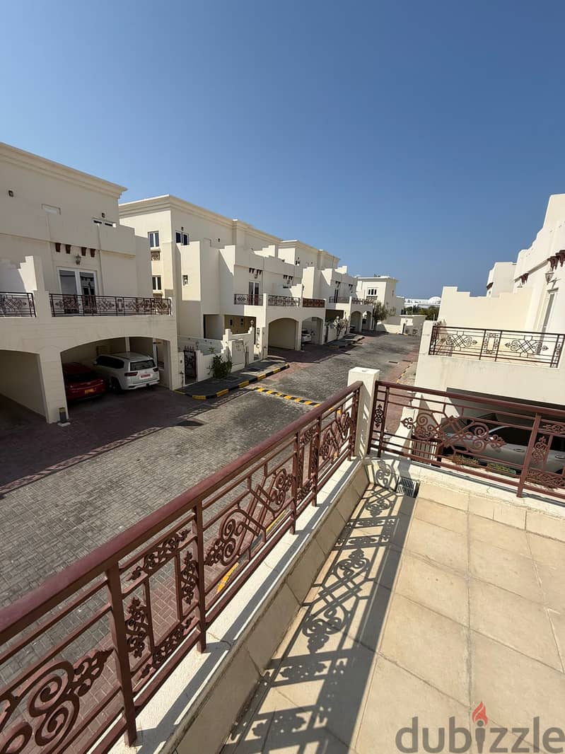 For Rent 4 Bhk Villa In Al Qurum 6