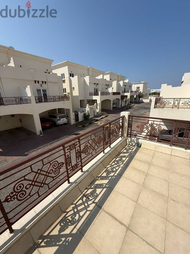 For Rent 4 Bhk Villa In Al Qurum 7