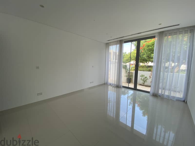 5 Bedroom Villa for Rent in Al Mouj 4