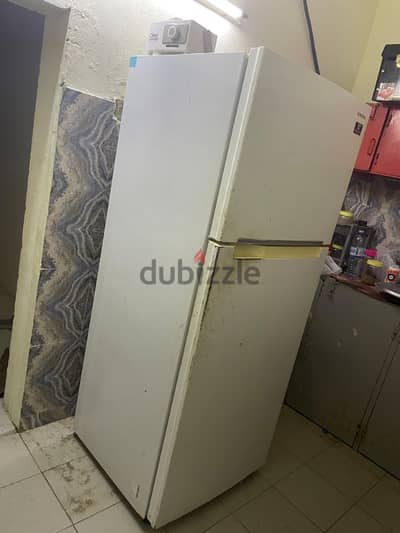 70 rial Very good condition Samsung fridge