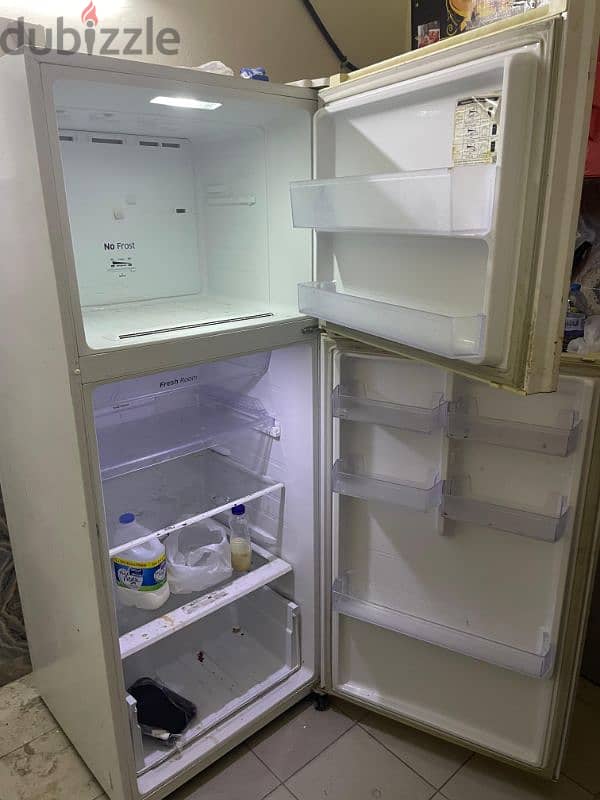 70 rial Very good condition Samsung fridge 3