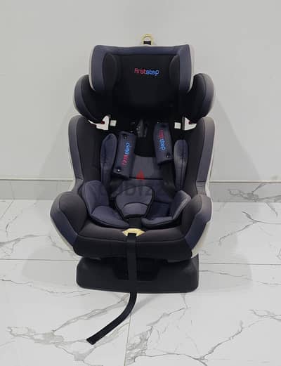 Kid's car seat.