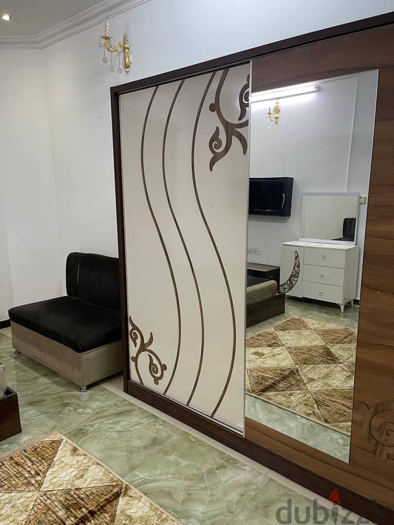 غرفه وحمام ومطبخ Room with en-suite bathroom and kitchen 2