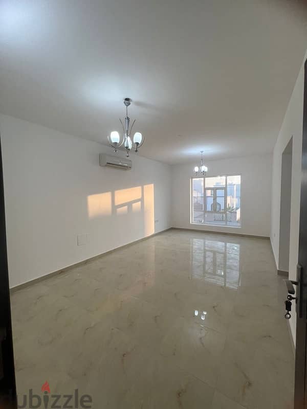 فيلا واسعة للإيجار في العامرات  المرحلة 6  Villa for Rent in Amerat 7